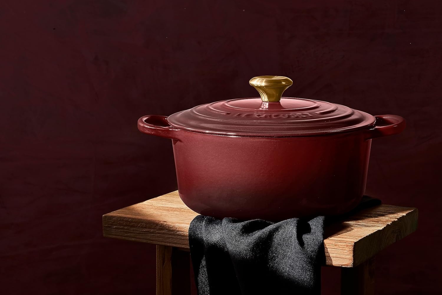 image:imageLe Creuset Enameled Cast Iron Signature Round Dutch Oven 725 qt ArtichautGarnet