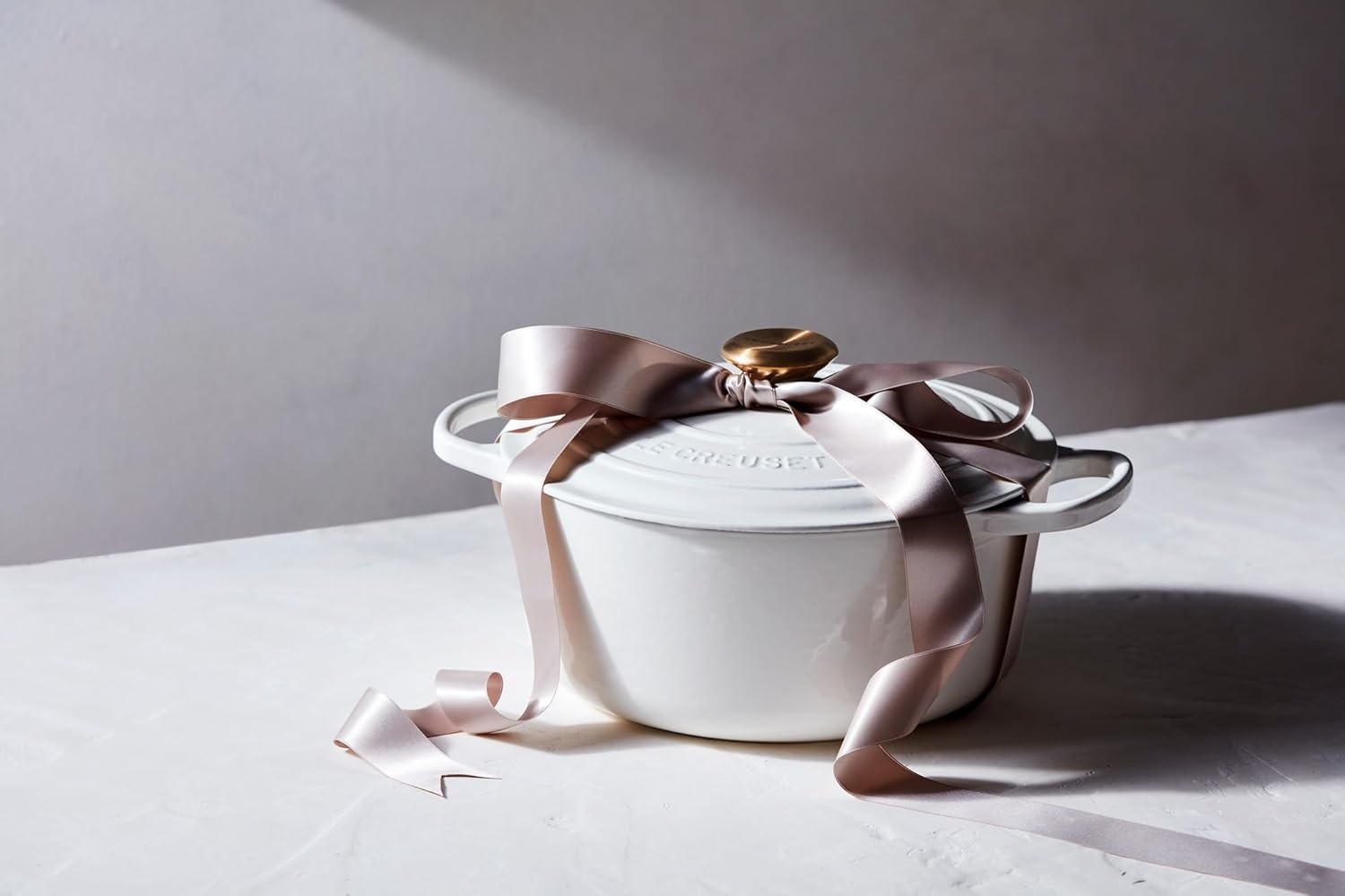 image:imageLe Creuset Enameled Cast Iron Signature Round Dutch Oven 725 qt ArtichautWhite
